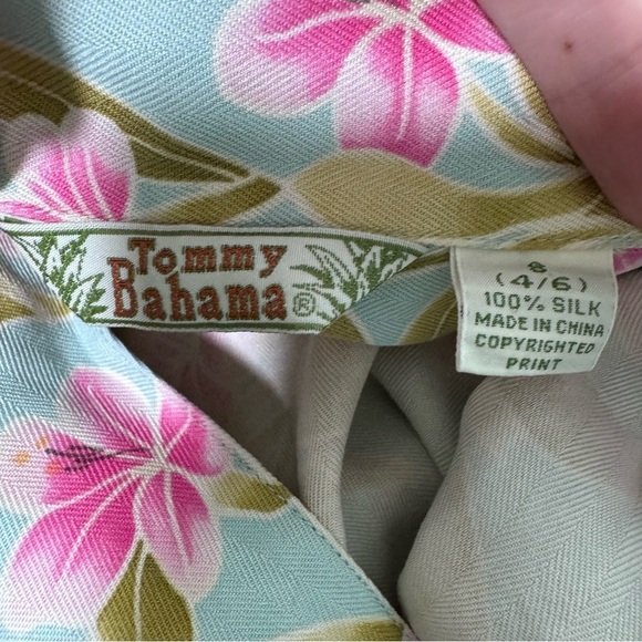 Tommy Bahama Floral Tropical Hibiscus Button Down Shirt Silk Small Hawaiian - Picture 4 of 4